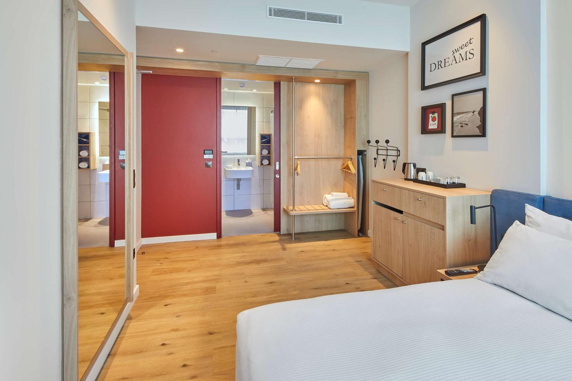 Hotel Hampton By Hilton Barcelona Fira Gran Via 3*