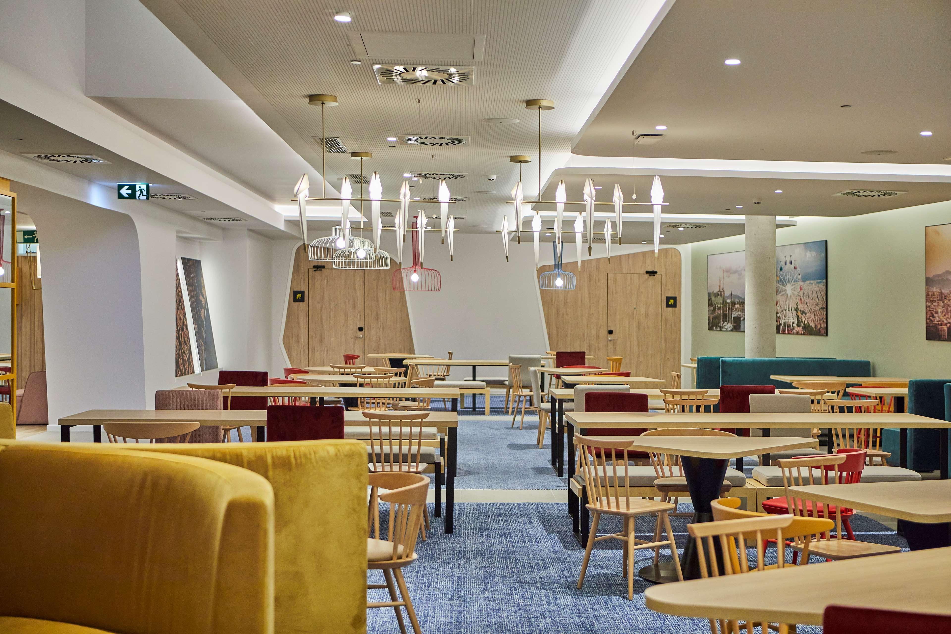 Hotel Hampton By Hilton Barcelona Fira Gran Via 3*