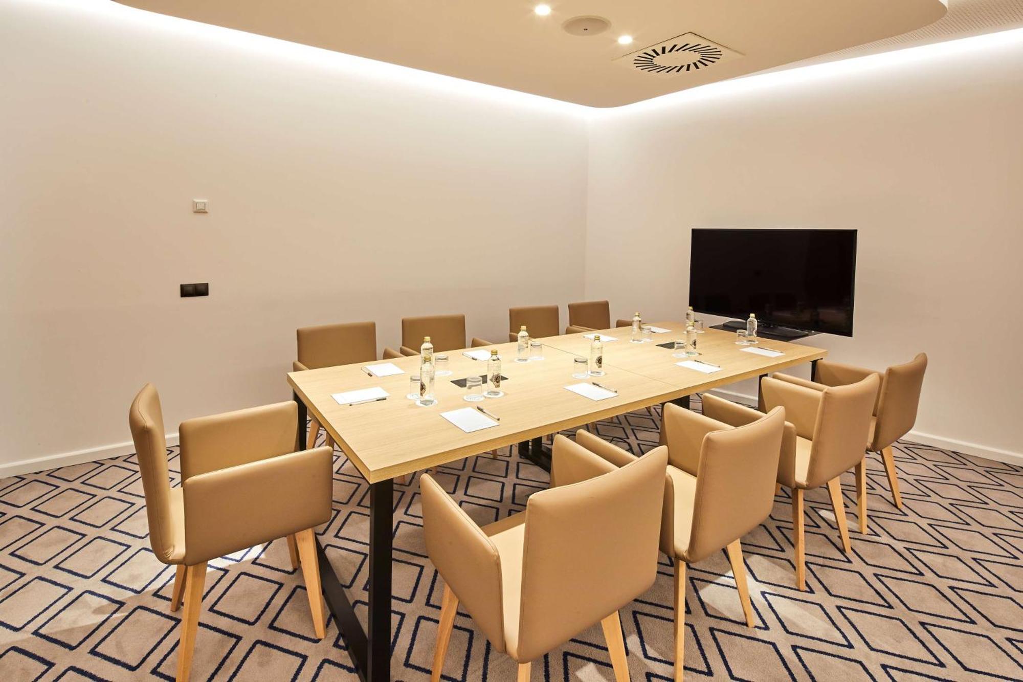 Hampton By Hilton Barcelona Fira Gran Via 3*