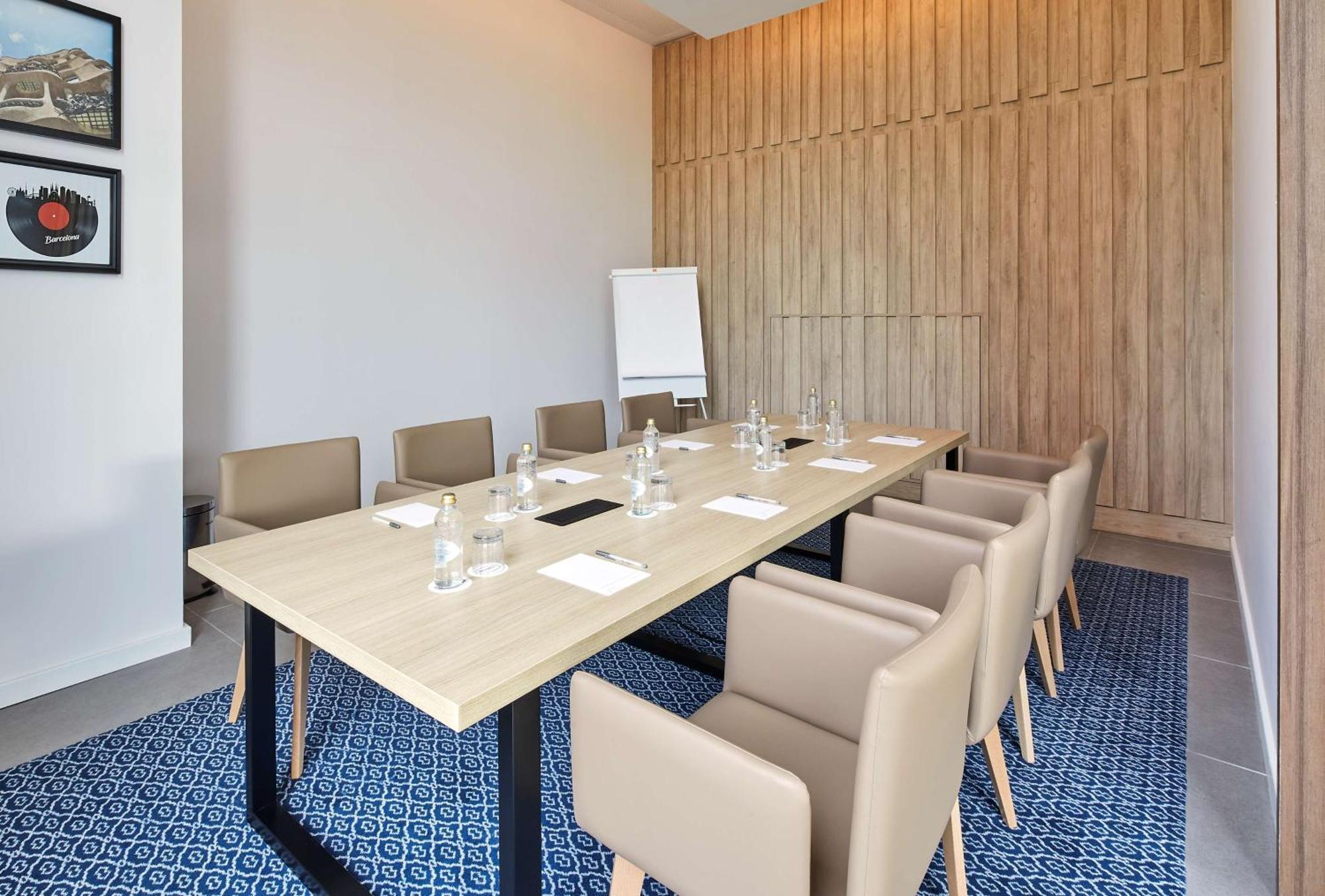 Hotel Hampton By Hilton Barcelona Fira Gran Via 3*